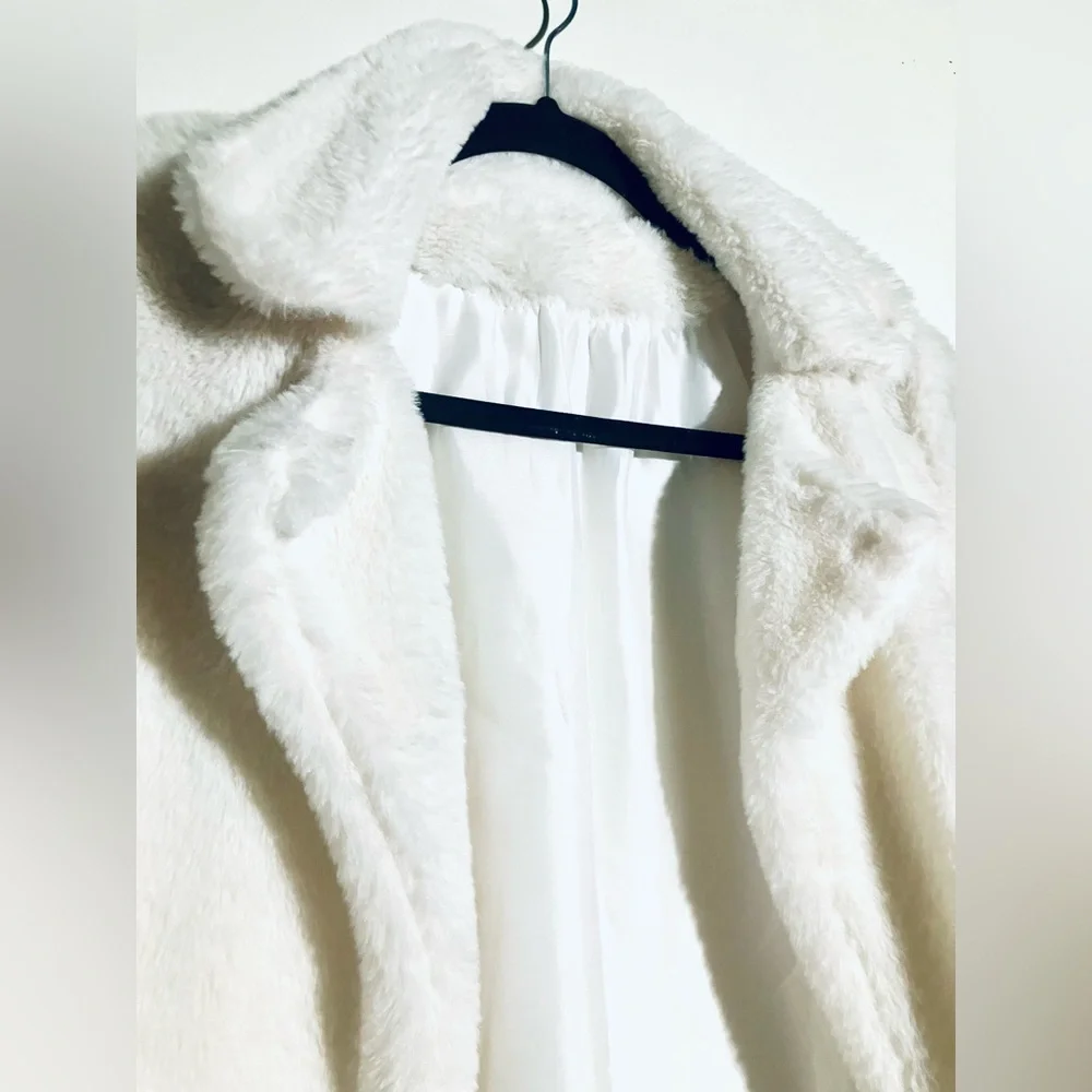 Elegant White Faux Fur Women's Jacket w/ matching scarf - Picture 6 of 16